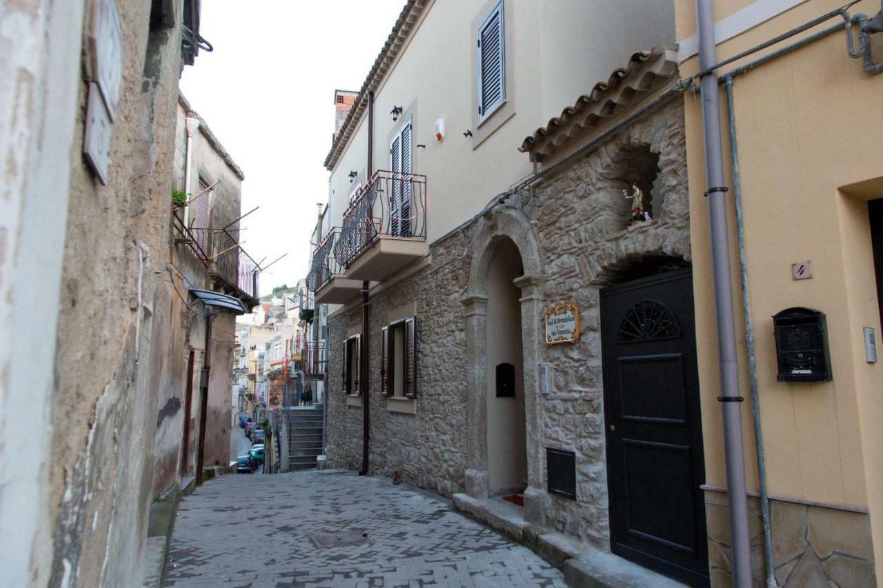 Bed & Breakfast Via Venezia Regalbuto Exterior foto